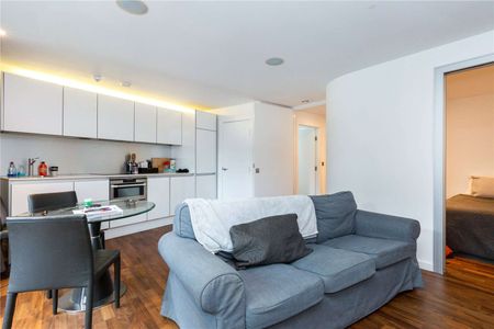 A one bedroom apartment, furnished and presented to the highest contemporary standard. - Photo 5