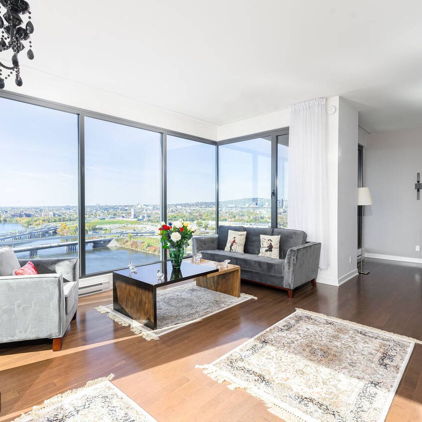 Magnificent furnished bright penthouse for rent in L'Île-des-Soeurs, sought-after Pointe-Nord - Photo 1