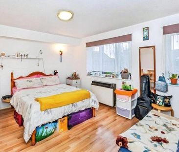 Studio to rent - Photo 6