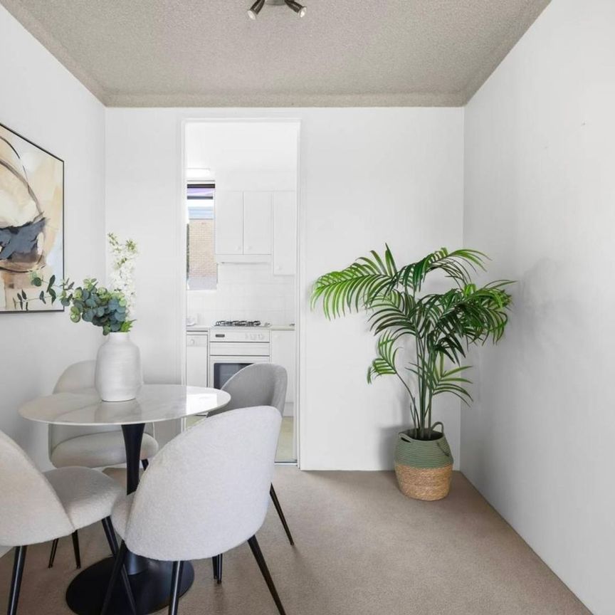 Stunning Waterfront Apartment with Panoramic Bay Views - Photo 1