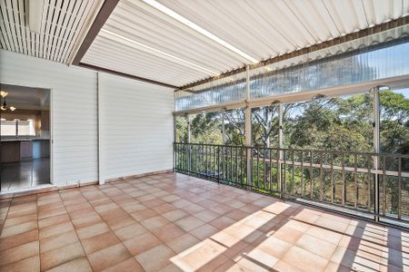 Spacious 2-Bedroom Home with Multiple Living Areas & Entertainer's Delight&excl; - Photo 3