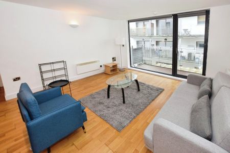 2 bedroom flat to rent - Photo 2