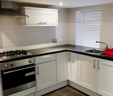 5 Bed 2 Bath - Photo 6