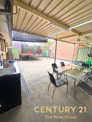 Spacious & Energy-Efficient 3-Bedroom Home near Penrith CBD - Photo 3