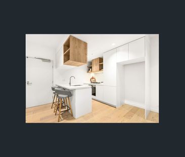 1-Bedroom Plus Study Apartment with Endless City Views - Photo 5