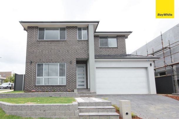 Sleek & Stylish 5 Bedroom Home - Photo 1