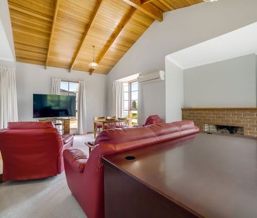 Stunning family home with 2 Living areas and Rumpus - Photo 1