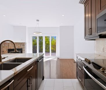 For Lease - 63 Woodroof Crescent, Aurora, Ontario - Photo 3