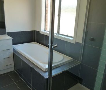 Spacious Family Home in Hamilton Valley - Photo 5