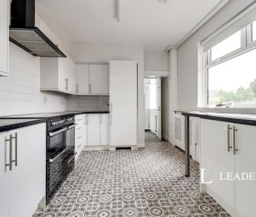6 bedroom semi-detached house to rent - Photo 3