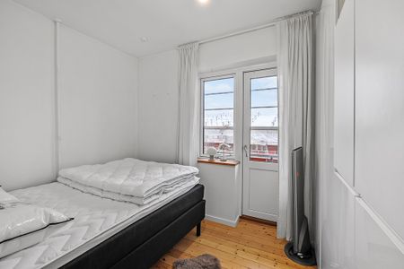 Fuldt møbleret lejlighed med to altaner - Photo 3