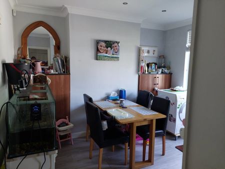 3 Bed Terraced House, Braemar Avenue, CR2 - Photo 5