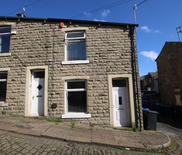 2 bedroom end of terrace house to rent - Photo 4