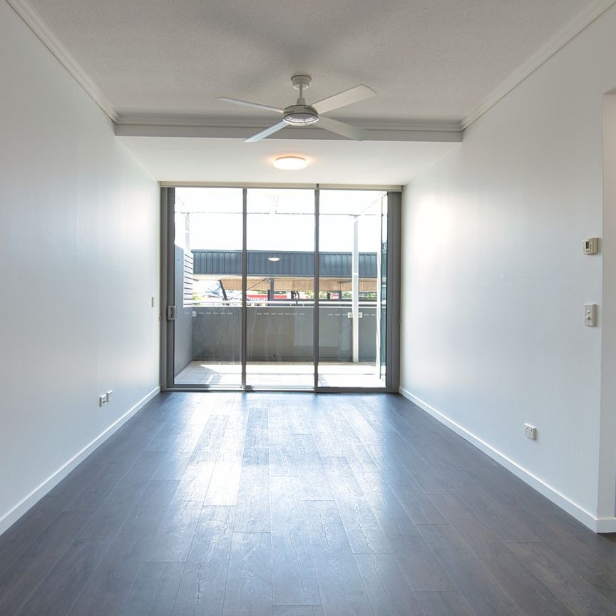 One-Bedroom Living, Oversized Terrace – A Rare Find! - Photo 1