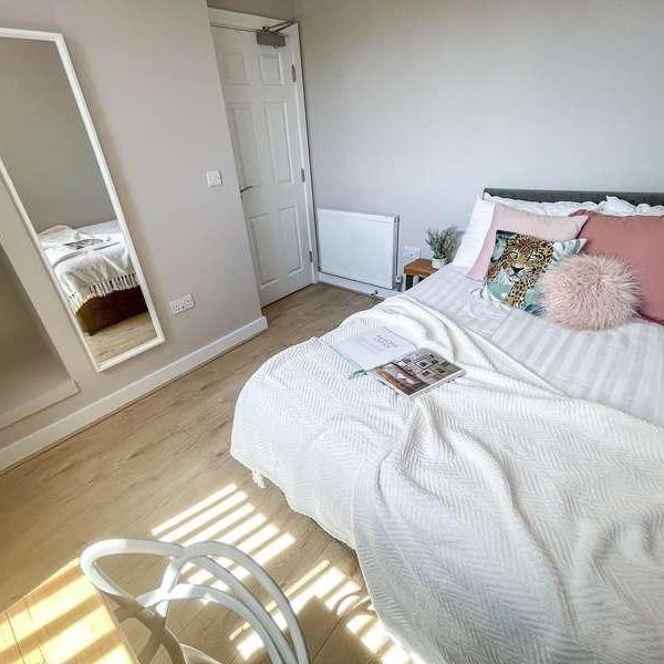 Channell Road, L6 - Photo 1