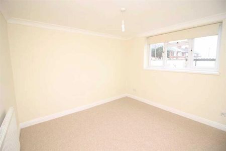 2 Bedroom Flat - Photo 2