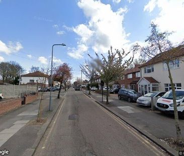 Room in a Shared House, Gaysham Avenue, IG2 - Photo 3