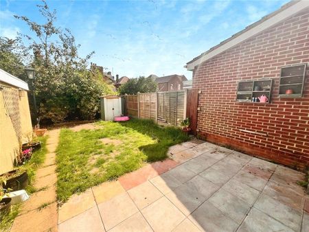 3 bedroom semi-detached house to rent - Photo 2