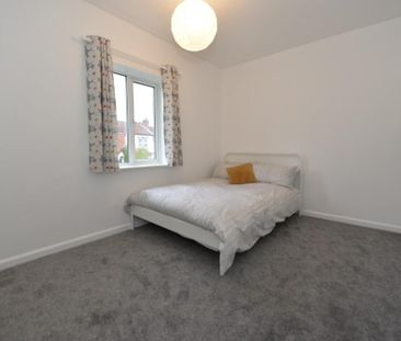 4 bedroom end of terrace house to rent - Photo 4