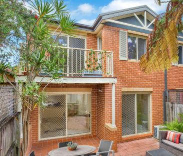 Modern, Stylish Townhouse in a Premier Lilyfield Pocket - Photo 3