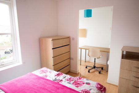 2 Bed Flat, Hadfield Close, M14 - Photo 3