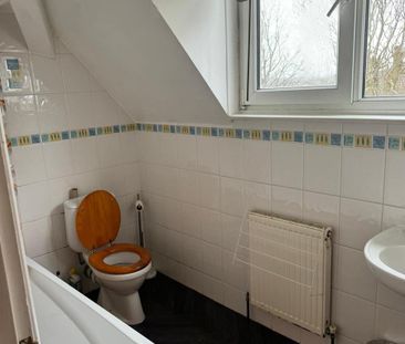 Flat , Green Hill Road, Leeds - Photo 1