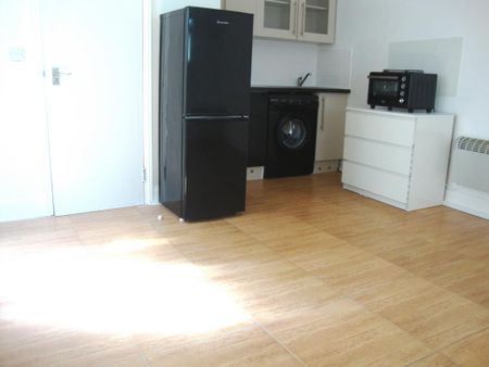 Studio to rent - Photo 3