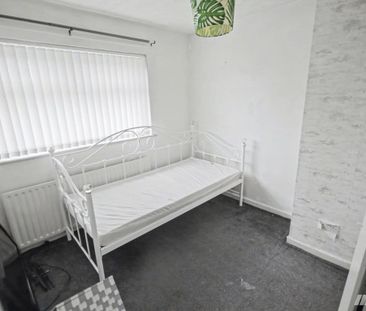 Cedar Avenue, Runcorn, WA7 5HS - Photo 3