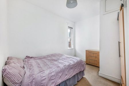 3 bedroom flat to rent - Photo 4