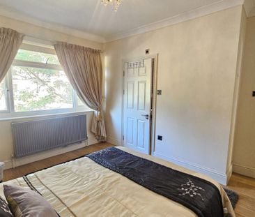 Bowes Road, W3 - Photo 6