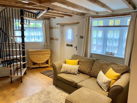 2 bed terraced house to rent in Castle Hill, Kenilworth, CV8 - Photo 2