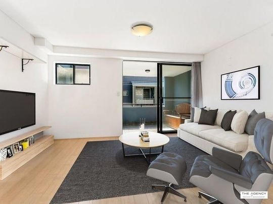 Luxury Living, Executive One (1) Bedroom Apartment Plus Undercover Balcony, Centrally Located. - Photo 1