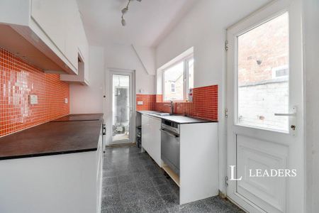 3 bedroom terraced house to rent - Photo 2