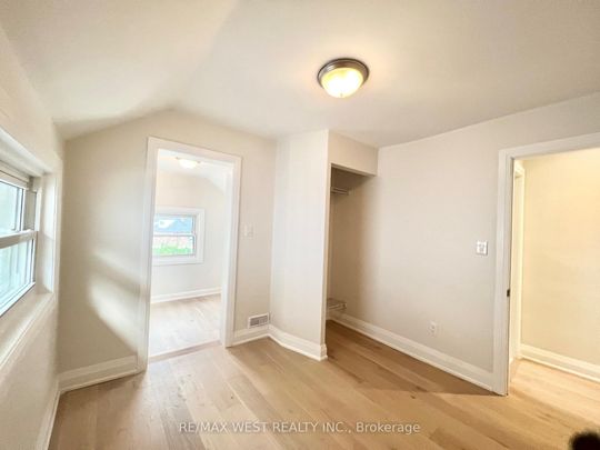 For Lease - 4 Sutherland Avenue Unit# 2nd Flr, Toronto, Ontario - Photo 1