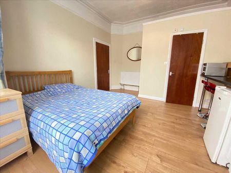Studio to rent - Photo 2