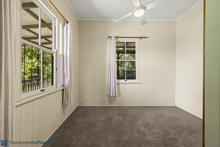 Charming Queenslander in South Toowoomba - Photo 4