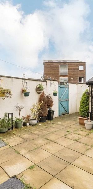 Cairns Place, SW16 5FS, London - Photo 1