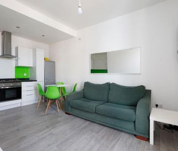 3 bedroom flat to rent - Photo 1