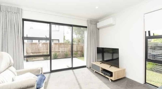 Three Bedroom/2 Bathrooms Townhouse Queenwood - Photo 1