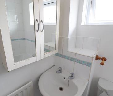 Redhouse Close, High Wycombe - Photo 1