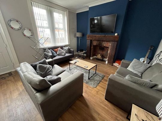 1 bedroom in a house share to rent - Photo 1