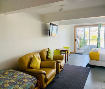 Waterfront, Fully furnished 1 Bedroom unit- Utilities included - Photo 2