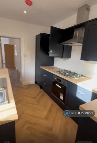 4 bedroom terraced house to rent - Photo 5