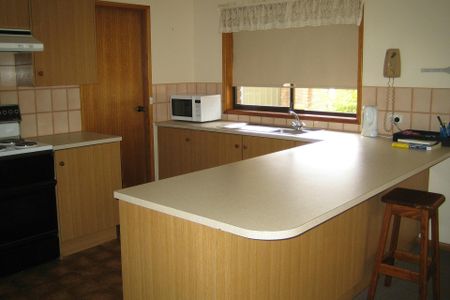 Neat & Comfortable 2br Unit in Handy Location - Photo 2