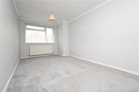 2 bedroom ground floor flat to rent - Photo 3