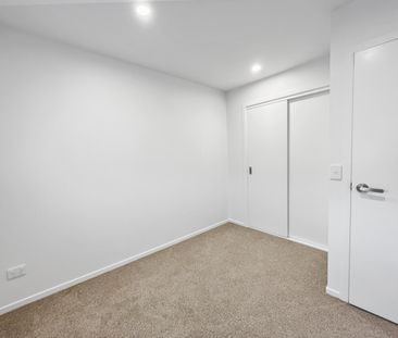 Spacious Townhouse - Photo 3