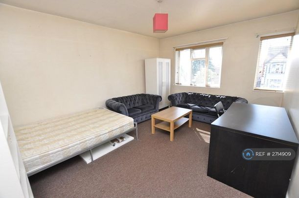 5 bedroom detached house to rent - Photo 1