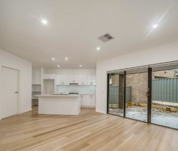 Modern Living in a Quiet Court Setting - Photo 5