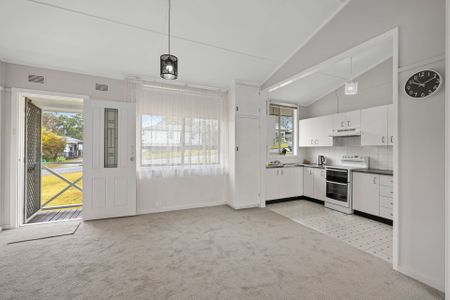 IMMACULATE 2 BEDROOM HOME - Photo 4
