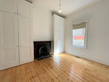 Family Home Prime Location - Photo 3